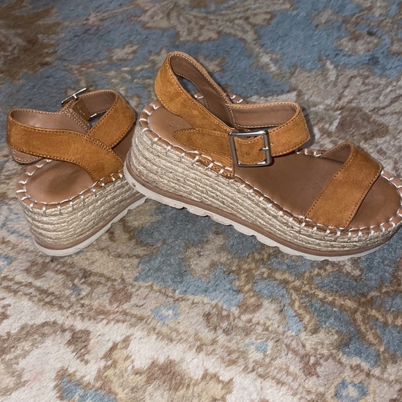 Universal Threads Sandals - Picture 3 of 8
